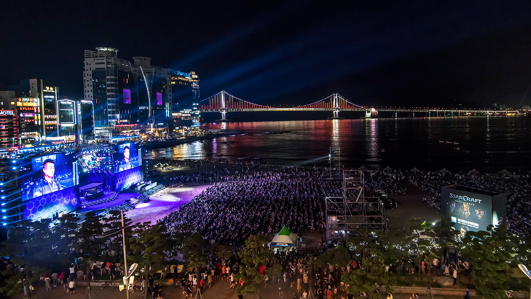 Pantallas Gigantes en la vía pública en Seul para ver partidos de StarCraft